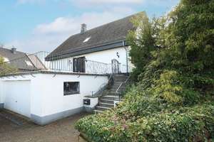 Großzügiges Ein- bis Zweifamilienhaus mit Doppelgarage in bester Lage der Solinger-S – Die vollständige Adresse der Immobilie erhältst du vom Anbieter., 42657 Burg/Höhscheid, Solingen – Vorschaubild 5
