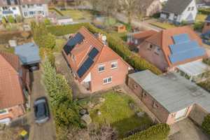 Familientraum in ruhiger Lage mit großem Garten, Pool und Energieklasse B – Neumünster – Vorschaubild 3