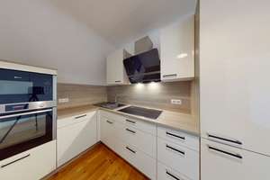 Charmante Altbau-Dachgeschosswohnung mit Stuck und Eichenparkett im Rheingauviertel – Die vollständige Adresse der Immobilie erhältst du vom Anbieter., 65195 Nordost, Wiesbaden – Vorschaubild 6