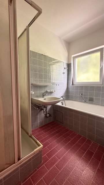 Immobilie in Aichwald - Zweifamilienhaus mit Potenzial in toller Wohnlage mit Aussicht - Bild 1