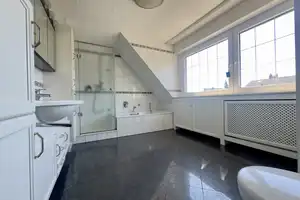charmantes Haus in Schiefbahn: großzügig, lichtdurchflutet, große Terrasse - sanierungsbedürftig! – Viersen (Kreis) – Vorschaubild 9