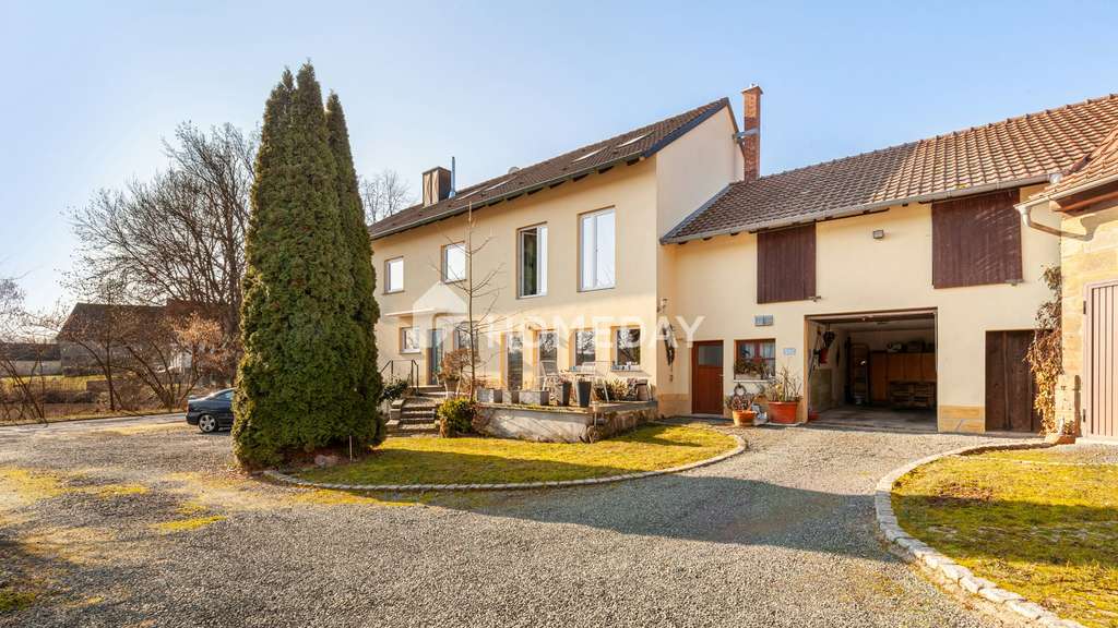 Immobilie in Rentweinsdorf - Ein Anwesen voller Möglichkeiten – Großzügiges Bauernhaus (4 WE) mit Hof & Scheunen
 - Bild 0