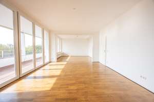 Großzügig Wohnen über den Dächern von Golzheim mit sonniger Loggia!