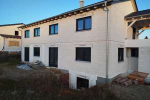 Flexibles Wohnkonzept zum Aus-und Fertigbauen – ZFH mit 3 Garagen, ca. 850m² südl.v.Rain! – Die vollständige Adresse der Immobilie erhältst du vom Anbieter., 86684 Holzheim – Vorschaubild 2