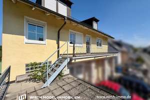 Drei-Zimmer-Wohnung mit zwei Balkonen in 
schöner Lage