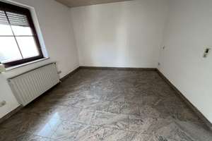 In schöner Ortsrand-/ Aussichtslage: Gepfl. EFH, u. a. mit Wintergarten, Kaminofen, Fußbodenheizung – Alte Weinstraße 33, 98554 Benshausen – Vorschaubild 28