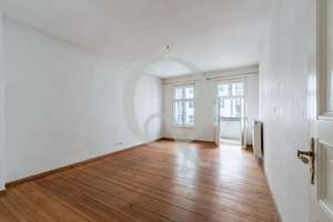 Altbau mit Potenzial im Kiez – 2-Zimmer mit Dielen & Charakter