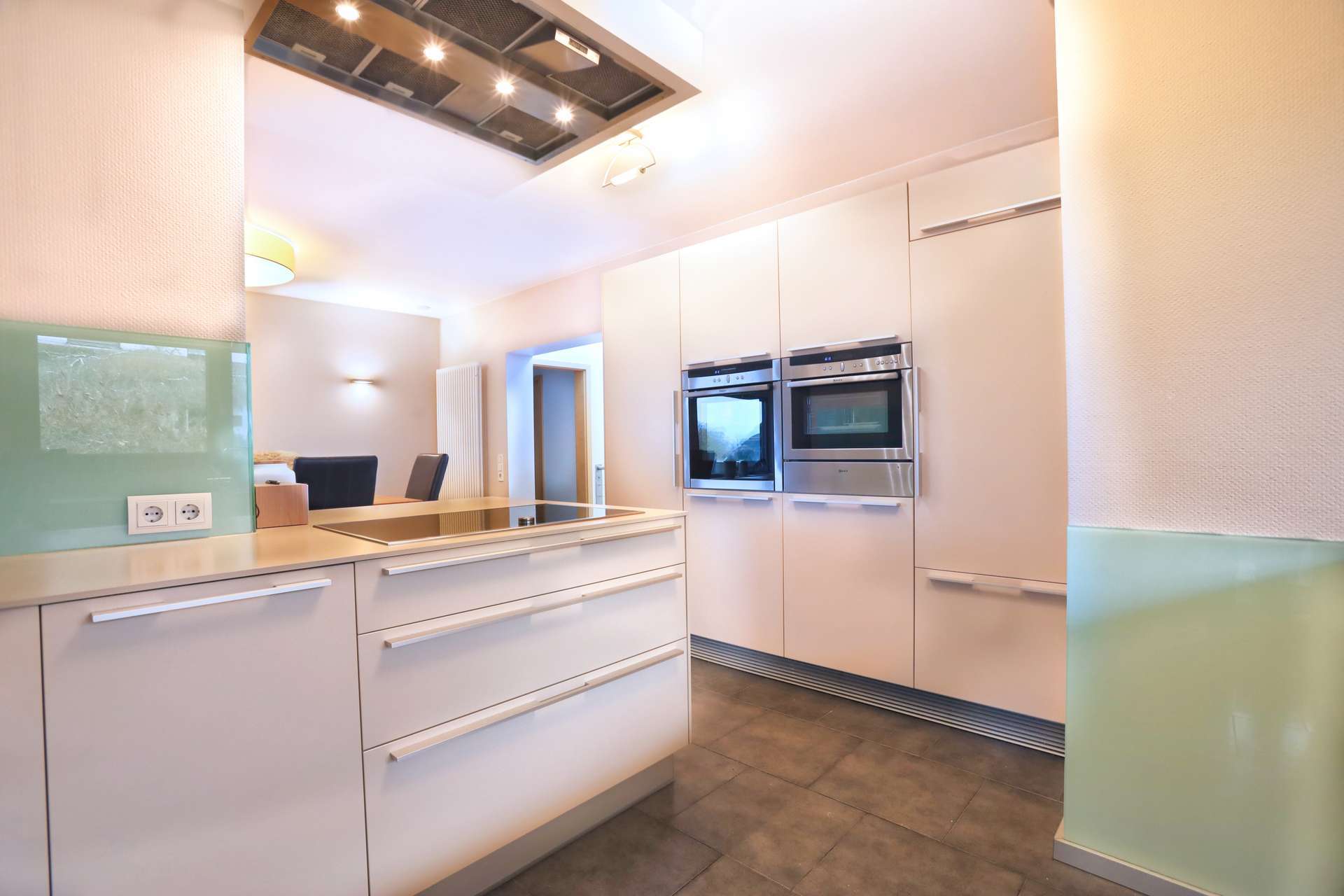 Immobilie in Hammersbach - Stilvoller Bungalow mit separater ELW, Doppelgarage & großem Grundstück - Bild 11