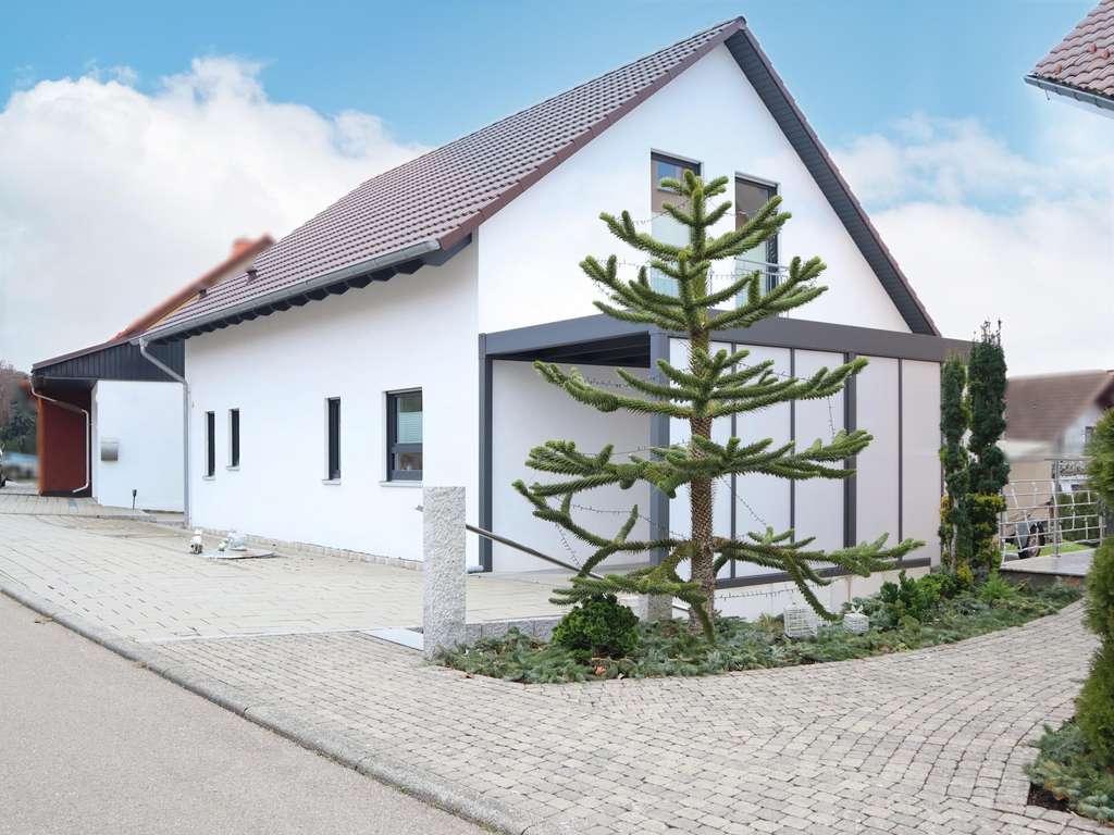 Immobilie in Neubulach - Begehrtes Einfamilienhaus in Neubulach mit idyllischem Grundstück in ruhiger Lage! - Bild 2