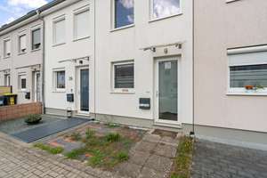 Bremen - Arsten | Reihenmittelhaus mit Terrasse, Garten und viel Potenzial – Die vollständige Adresse der Immobilie erhältst du vom Anbieter., 28279 Arsten, Bremen – Vorschaubild 2