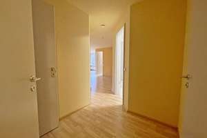 Fernab vom Stadttrubel - Helle Wohlfühlwohnung mit Balkon am Georgenberg in Reutlingen – Die vollständige Adresse der Immobilie erhältst du vom Anbieter., 72764 Reutlingen-Mitte, Reutlingen – Vorschaubild 9