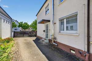 Charmantes älteres Haus im Herzen von Neureut – Die vollständige Adresse der Immobilie erhältst du vom Anbieter., 76149 Neureut, Karlsruhe – Vorschaubild 3