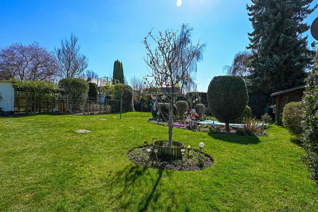 Immobilie in Itzstedt - Viel Wohnraum: Zwei separate Einfamilienhäuser auf großzügigem Grundstück in ruhiger Lage von Seth! - Bild 2