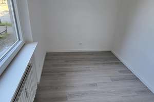 Erdgeschoß-frisch renoviert-separater Eingang-Balkon-Tiefgarage-von Privat – Elmshorner Straße 15, 25421 Pinneberg – Vorschaubild 15