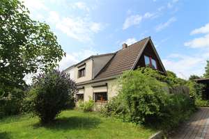 Familienidyll mit charmantem Innenhof - Doppelhaushälfte auf großen Grundstück in ruhiger Lage! – Die vollständige Adresse der Immobilie erhältst du vom Anbieter., 22926 Ahrensburg – Vorschaubild 4