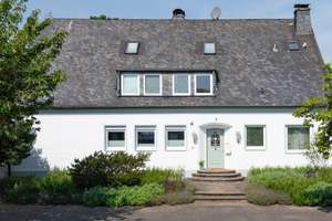 Elegante 10-Zi-Villa am Remberger See/Golfplatz! Indoor-Pool. Doppelgarage. Einlieger. – Die vollständige Adresse der Immobilie erhältst du vom Anbieter., 47259 Huckingen, Duisburg – Vorschaubild 1