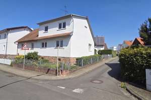 Ohne Maklerprovision: DHH mit neuer Fassade & neuen Fenstern & Eletroheizung von privat zu verkaufen – Am Preulen 18, 61209 Echzell – Vorschaubild 1