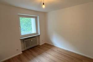 Frisch sanierte 3-Zimmer-Wohnung mit Balkon und Blick ins Grüne - ab 15.06.2026 verfügbar – Terofalstr. 39, 80689 Blumenau, München – Vorschaubild 8