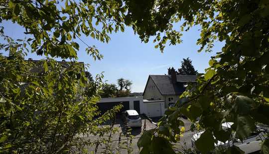 Bild von Sanierungsbedürftiges, freistehendes 1 Fam.-Haus in Bestlage von Wiesbaden-Sonnenberg!