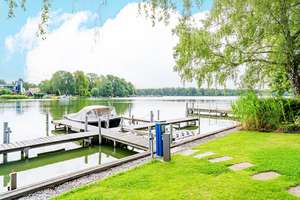 Penthouse am Wasser mit eigenem Bootssteg – E-Boot inklusive, Dachterrasse, Kamin, Klimaanlage