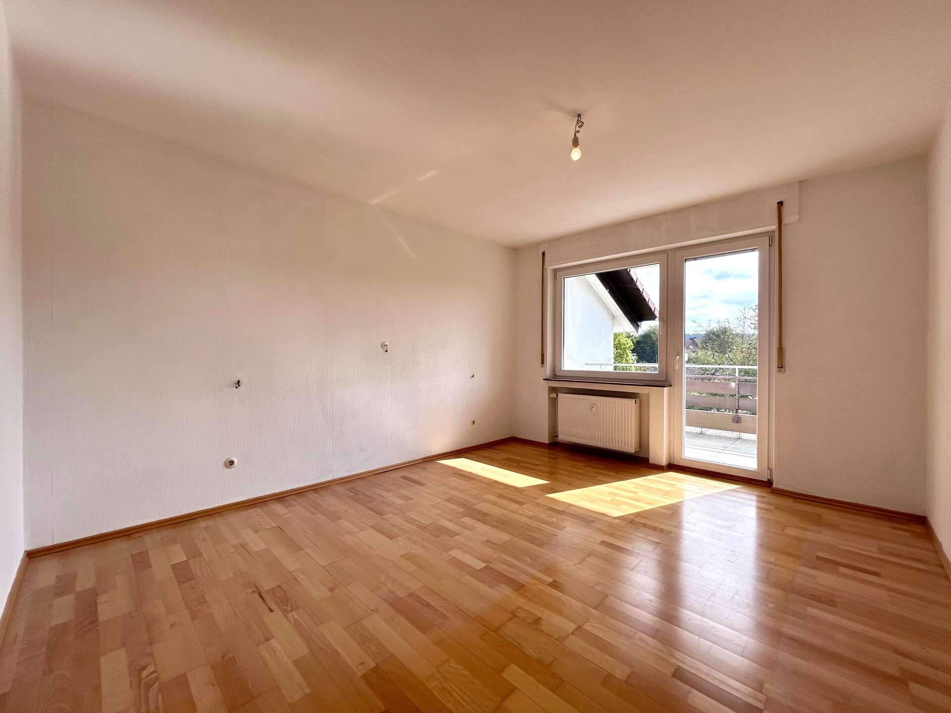 Immobilie in Ebersbach an der Fils - Helle 4-Zimmer Wohnung mit großem Südbalkon, Einbauküche, Garage und reichlich Stauraum - Bild 5