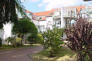 Schicke helle 1-Zimmer-Erdgeschoß-Wohnung mit Terrasse + TG-Platz! – Unter Buschweg 15a, 50999 Sürth, Köln – Vorschaubild 2