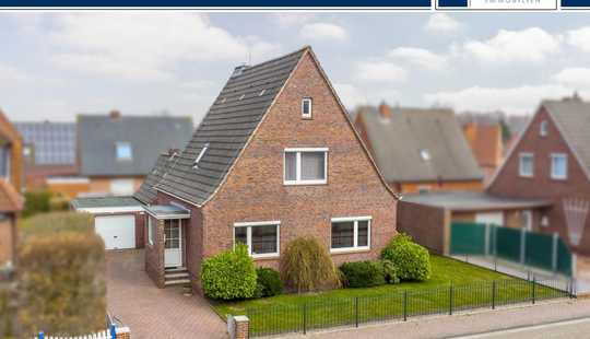 Bild von Gepflegtes Einfamilienhaus mit Nebengebäude u. Garage in schöner Lage von Norden