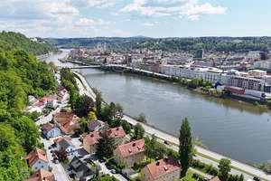 "Exklusive Premiumlage in Passau"
Großzügige Villa mit reichlich Platz, viel Privatsphäre und traum – Die vollständige Adresse der Immobilie erhältst du vom Anbieter., 94034 Hacklberg, Passau – Vorschaubild 2