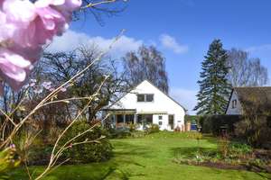 Großzügiges, stilvolles Haus auf sehr schönem Grundstück mit Wintergarten! – Die vollständige Adresse der Immobilie erhältst du vom Anbieter., 24589 Nortorf – Vorschaubild 1