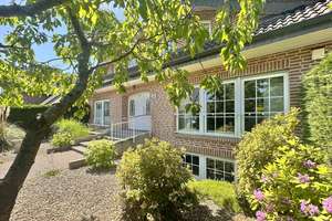 ***Wohnung mit echtem HAUScharakter, XXL-Garage und sonnigem Südgarten in Mennrath***