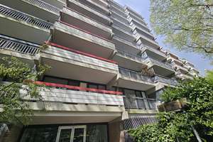 Kölner Westen - renovierte 2 Zi. Eigentumswohnung inkl. Aufzug, Balkon und PKW Tiefgaragenstellplatz