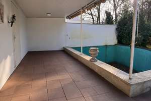 Loftartige 115 m² Gartenwohnung mit 60 m² Wohnbereich, Kamin & Pool, hochwertig möbliert – Richard-Strauss-Str. XX, 81679 Parkstadt, München – Vorschaubild 10