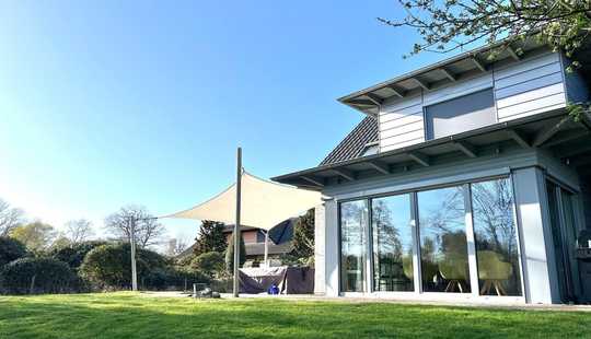 Bild von Familientraum mit Ausblick: Groβes Haus zur Miete in ruhiger Lager mit Garten zum Wohlfühlen