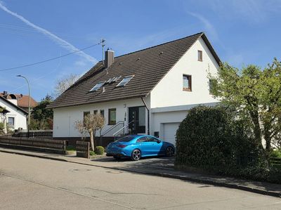 Attraktives Zweifamilienhaus mit Potenzial in ruhiger Lage – vielseitig nutzbar - in Rögling