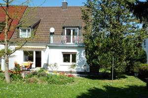 Doppelhaushälfte mit liebevoll gestalteten Garten, Garage und Gerätehäuschen - Nähe der Unikliniken – Die vollständige Adresse der Immobilie erhältst du vom Anbieter., 97080 Dürrbachtal, Würzburg – Vorschaubild 2