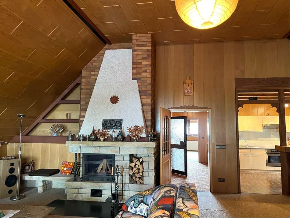 OG: Kamin im Wohnzimmer