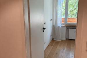 Hochwertig kernsanierte 3-Zimmer-Wohnung mit Schreiner-Einbauten und Sonnenbalkon  – Loristraße 28, 80335 Sankt Benno, München – Vorschaubild 3