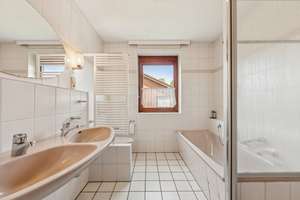Zweifamilienhaus mit idyllischem Garten und Ausbaureserve – Die vollständige Adresse der Immobilie erhältst du vom Anbieter., 32825 Blomberg – Vorschaubild 14