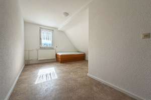 Glücksgriff für Familien und Schrauber. 
8 Zimmer auf 149 m². Plus 251 m² Fläche.
2 große Garagen. – Die vollständige Adresse der Immobilie erhältst du vom Anbieter., 72636 Frickenhausen – Vorschaubild 23