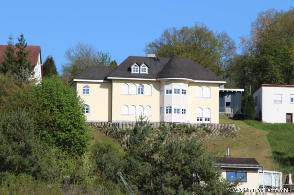 Immobilie in Weinbach - Ihr Traumhaus mit unverbaubarem Blick auf die Lahn - Bild 2