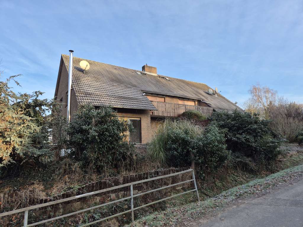 Immobilie in Bodenfelde - * Bodenfelde * Doppelhaushälfte mit einer Garage * Wfl. ca. 174 m² *Grundstück 514 m² * - Bild 2