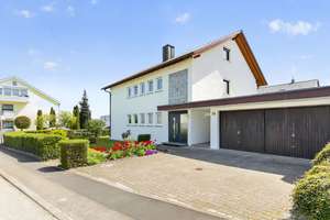 FAMILIENHAUS-PLUS – Vielseitiges Mehrfamilienhaus mit Garten und Doppelgarage in Gärtringen – Die vollständige Adresse der Immobilie erhältst du vom Anbieter., 71116 Gärtringen – Vorschaubild 2