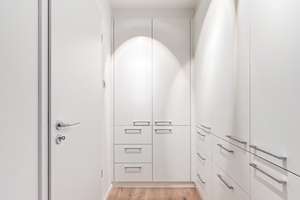 Luxuriöse vollmöblierte Designerwohnung in Harlaching mit Einbauküche und Balkon – Geiselgasteigstraße 100, 81545 Harlaching, München – Vorschaubild 12