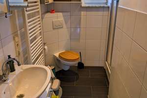 Gepflegte 4ZKDB mitten in Beuel! 84qm, weißes Duschbad, Wohnküche, Brennwerttherme, Korkboden..etc.! – Die vollständige Adresse der Immobilie erhältst du vom Anbieter., 53225 Beuel-Mitte, Bonn – Vorschaubild 4