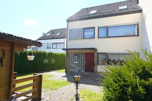 Reihenendhaus in Bebra Randlage mit Fernblick und Potenzial ! – Die vollständige Adresse der Immobilie erhältst du vom Anbieter., 36179 Bebra – Vorschaubild 1
