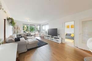 Schicke Wohnung an der Schwentine! – Die vollständige Adresse der Immobilie erhältst du vom Anbieter., 24149 Neumühlen-Dietrichsdorf, Kiel – Vorschaubild 2