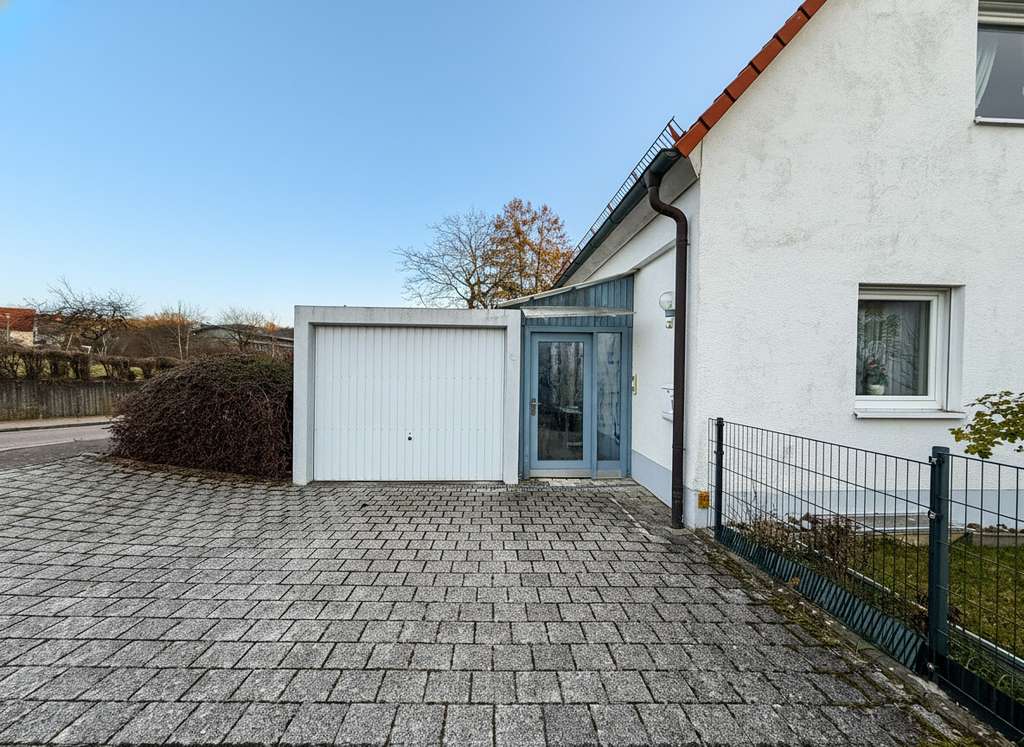 Immobilie in Wemding - Bezugsfertiges Einfamilienhaus mit Garage, Garten und Balkon - Bild 2