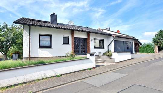 Bild von Freistehendes Einfamilienhaus mit Einliegerwohnung in traumhafter Wohnlage