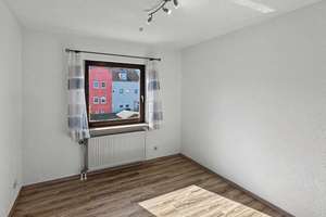 Familienfreundliches Reihenhaus mit Garage und Freiplatz in Schwandorf – Die vollständige Adresse der Immobilie erhältst du vom Anbieter., 92421 Schwandorf – Vorschaubild 8