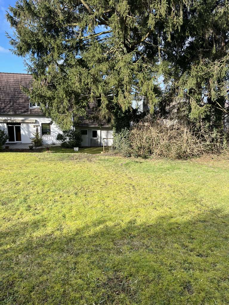 Offen für Angebote: Traumgrundstück mit  Haus in Eschweiler